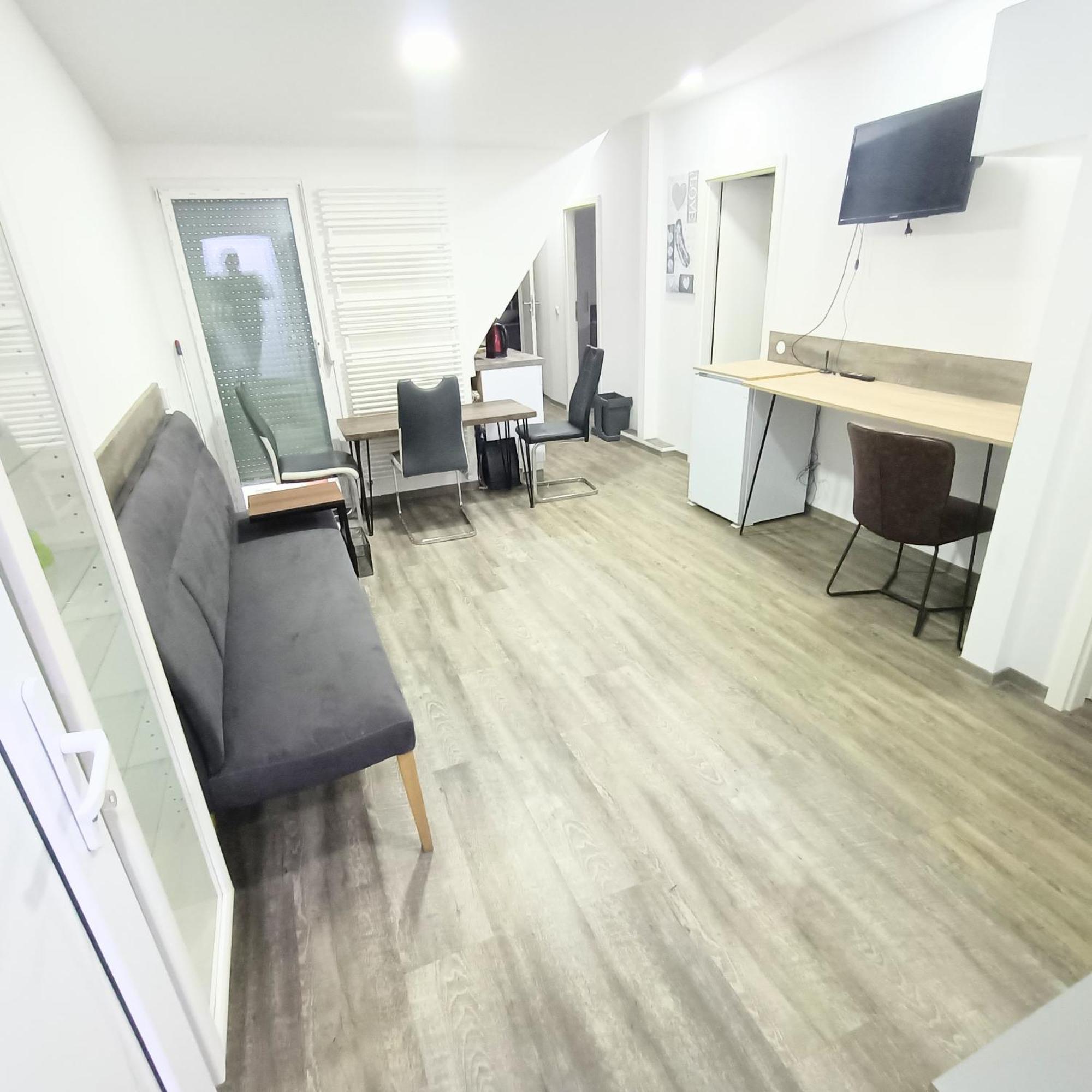 Fmi 9 Accommodation Raunheim Exterior foto